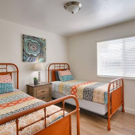6H Spacious Redcliff Condo, Pool & Hot Tub 摩押 外观 照片